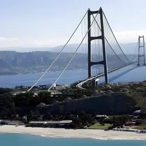 Ιταλία: Η γέφυρα που διχάζει…
