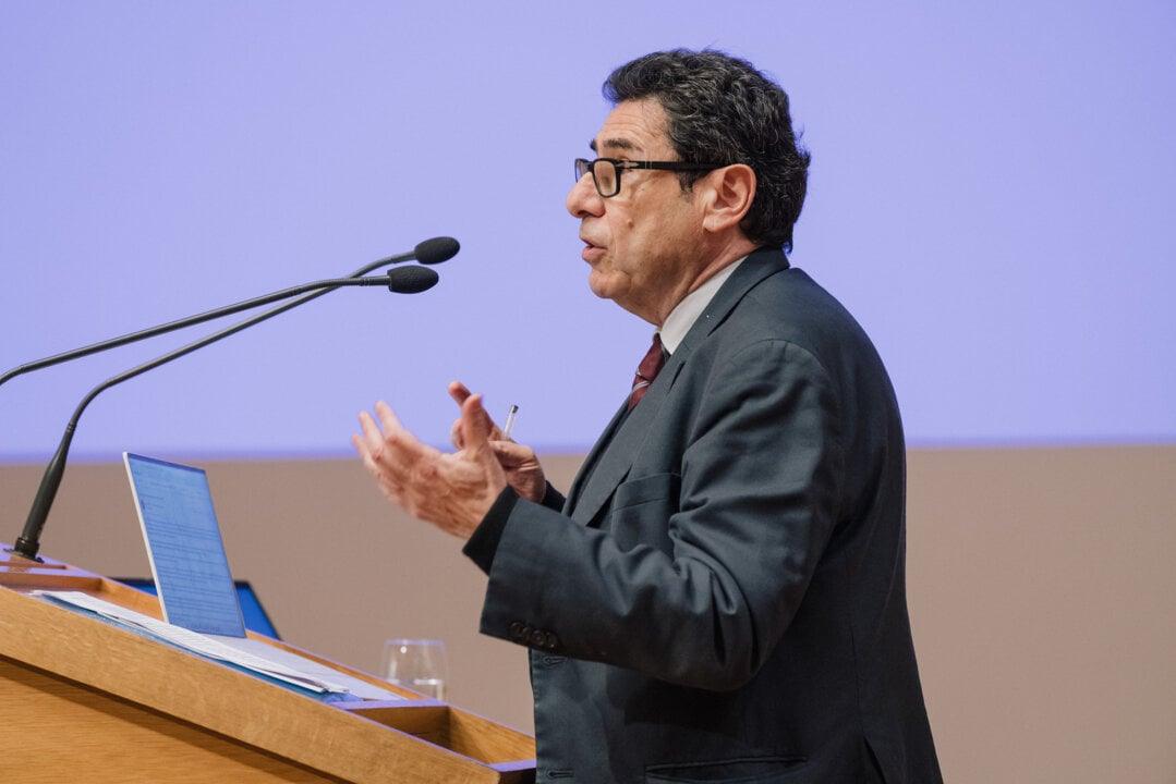 Φιλίπ Αγκιόν: Συνεργασία με τους Σοσιαλιστές για να απομονωθεί η Ακροδεξιά
