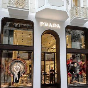 Prada Hellas: Οι πωλήσεις ανεβαίνουν, τα περιθώρια στενεύουν