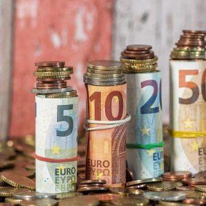 ΕΛΣΤΑΤ: Αυξήθηκε το εισόδημα, μειώθηκαν οι αποταμιεύσεις [γραφήματα]