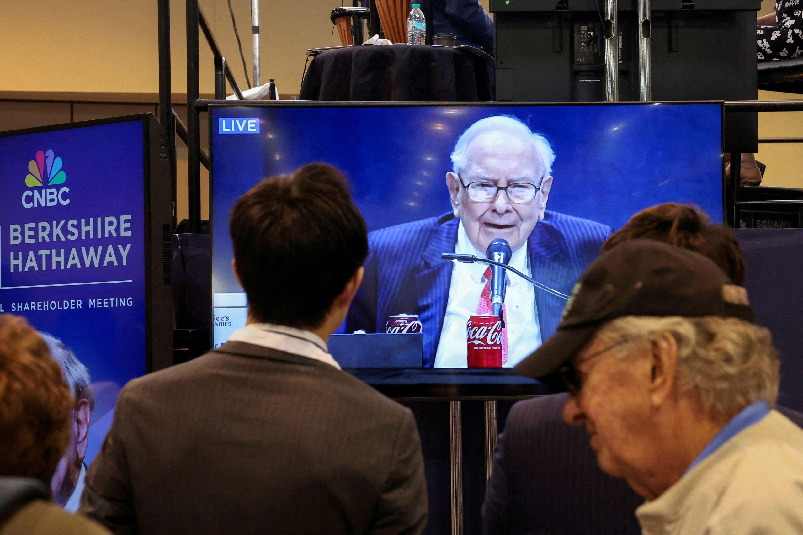Berkshire Hathaway: Άνοιξε και επίσημα ο δρόμος ώστε ο Αμπελ να διαδεχθεί τον Μπάφετ