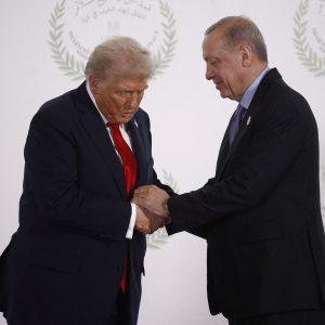 Ερντογάν: Μετατρέπει τη συμφωνία Τραμπ για τη Γάζα σε παιχνίδι εξουσίας για την Τουρκία