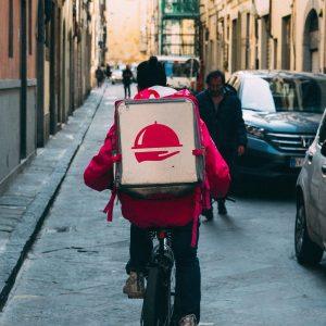 Delivery: Αλλάζει συνήθειες και επιχειρηματικά μοντέλα