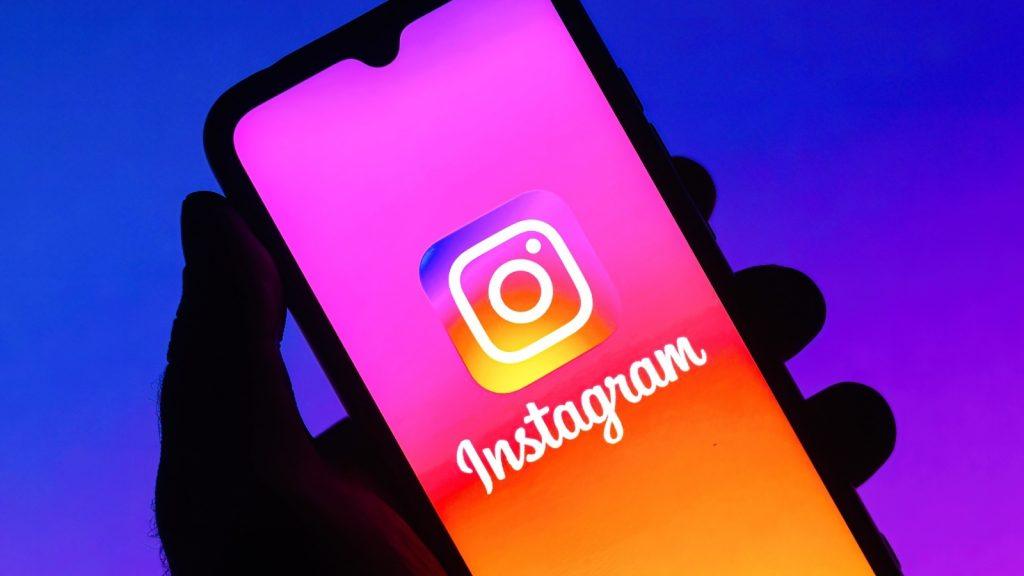 Instagram: Περιορίζει τι βλέπουν οι ανήλικοι χρήστες