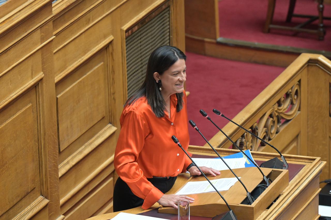 Κεραμέως: «Πέρασε» το εργασιακό νομοσχέδιο με 158 υπέρ – Ευρεία πλειοψηφία στα μισά άρθρα