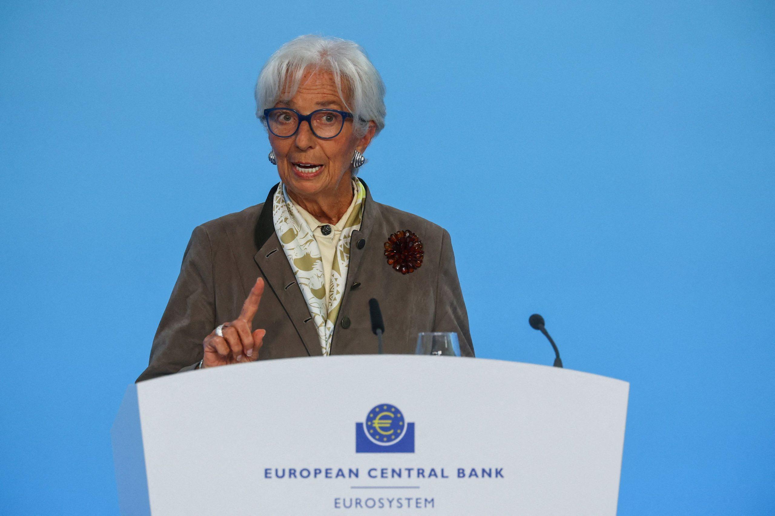 Λαγκάρντ: Η ΕΚΤ πετυχαίνει τον στόχο της, τα εμπόδια στην ανάπτυξη θα εξασθενήσουν το 2026