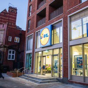 Lidl: Αυξάνει τα κέρδη της στη Βρετανία, φτάνει τα 1000 καταστήματα