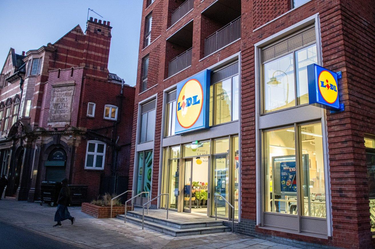 Lidl: Αυξάνει τα κέρδη της στη Βρετανία, φτάνει τα 1000 καταστήματα
