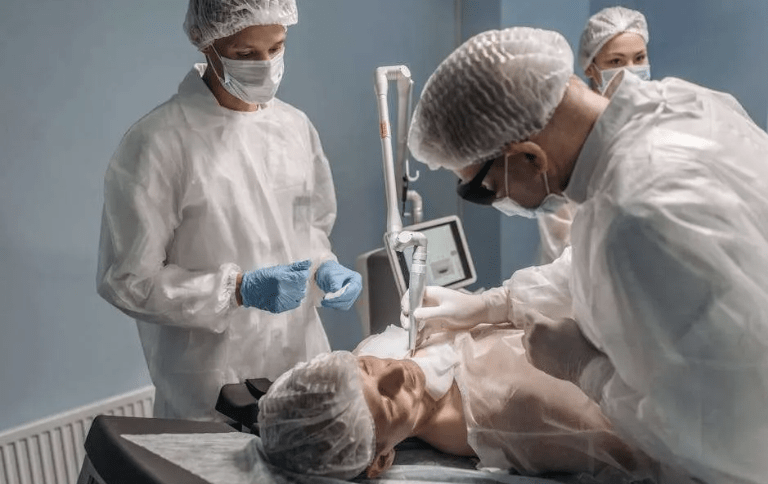 Ιατρική: Γιατί στελέχη της Σίλικον Βάλεϊ κάνουν τώρα… λίφτινγκ προσώπου
