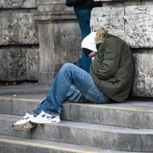 Eurostat: 7 στους 10 Έλληνες δηλώνoυν ότι δεν τα βγάζουν πέρα – «Πρωτιά» φτώχειας στην ΕΕ