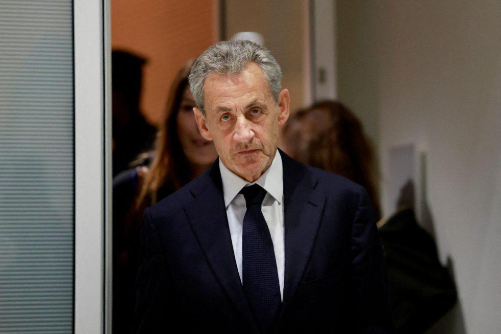 Σαρκοζί: Περνά τις πύλες της φυλακής La Santé