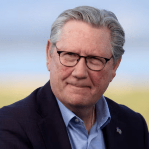 Σμιτ – Fed: Γιατί ψήφισα κατά της μείωσης των επιτοκίων