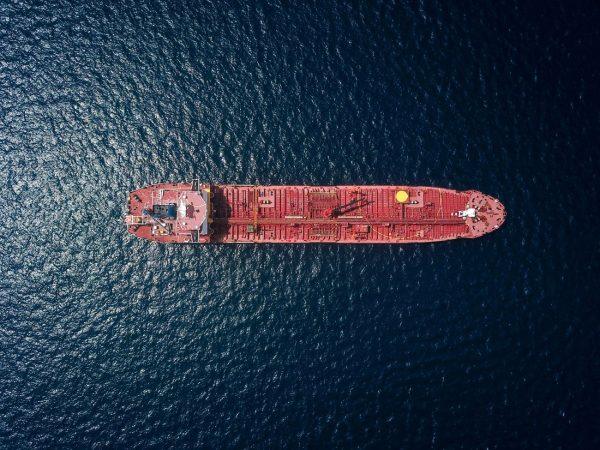 Ερώτηση στην Κομισιόν με αίτημα κυρώσεις κατά ελληνικών ναυτιλιακών για σύνδεση με τον ρωσικό σκιώδη στόλο
