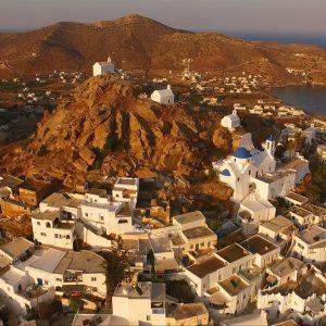 Ίος: Τα διεθνή ΜΜΕ προβάλουν τις διαφορετικές πλευρές του νησιού