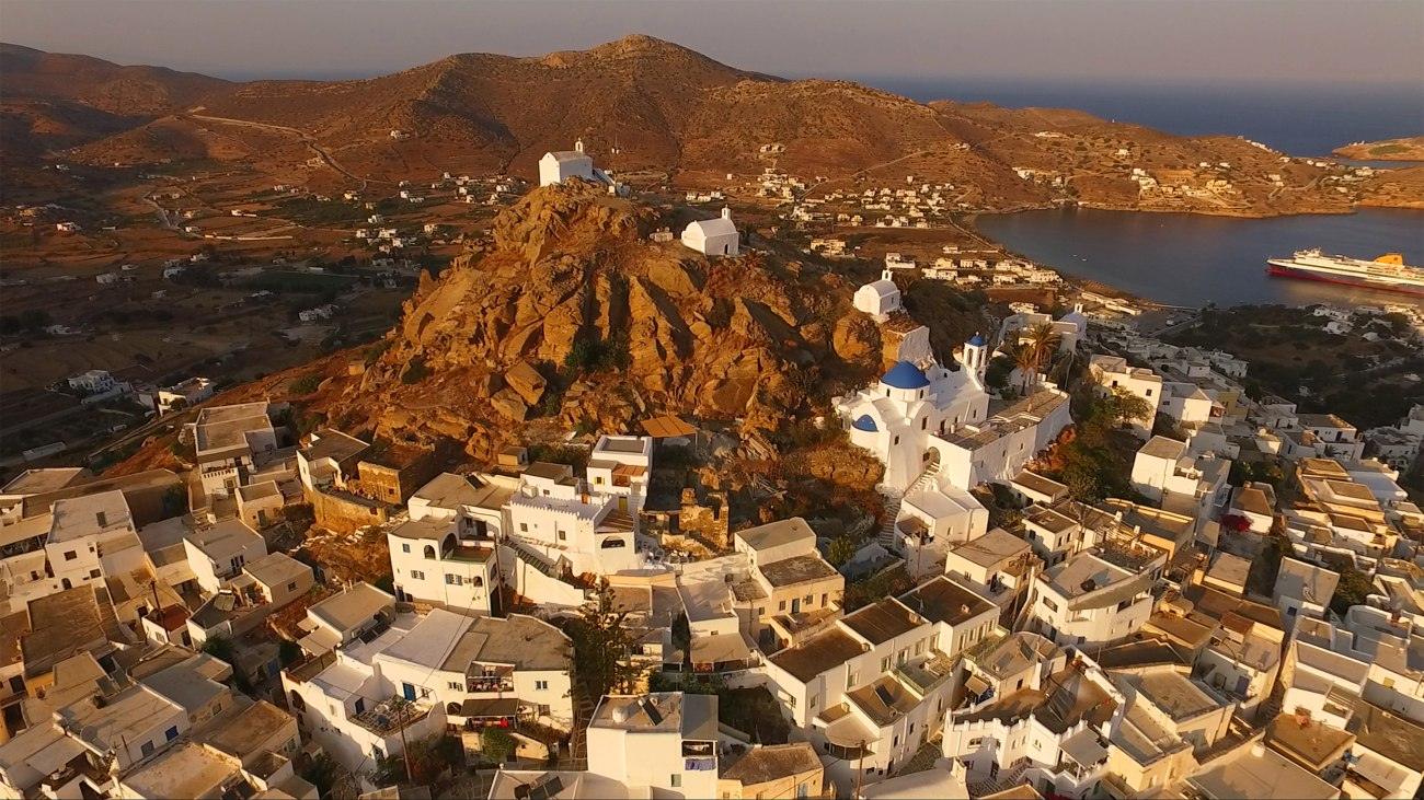Ίος: Τα διεθνή ΜΜΕ προβάλουν τις διαφορετικές πλευρές του νησιού