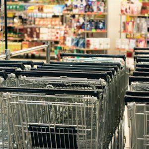 Δασμοί Τραμπ: Ο αντίκτυπος αρχίζει να φαίνεται στις τιμές καταναλωτή στις ΗΠΑ