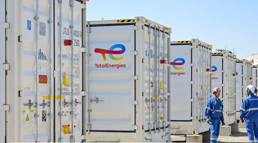 TotalEnergies: Στα σκαριά πώληση μεριδίου σε γερμανική εταιρεία μπαταριών αποθήκευσης ενέργειας