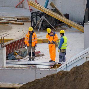 Ώρες εργασίας: «Μαύρη πρωτιά» στην Ελλάδα – 1 στους 5 δουλεύει 45 ώρες την εβδομάδα