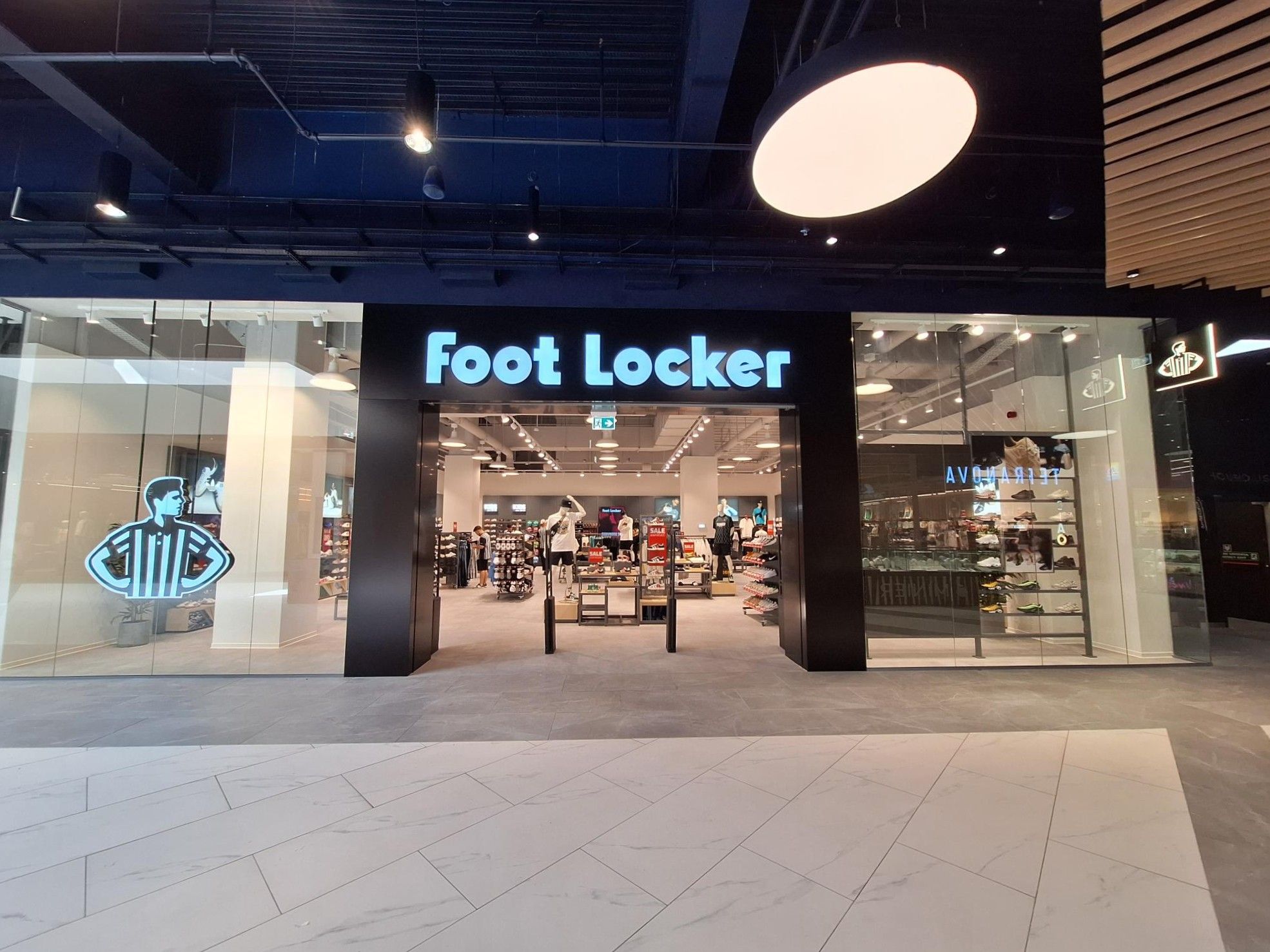 Όμιλος Fourlis: Επεκτείνει το δίκτυο της Foot Locker σε Ελλάδα και Ρουμανία