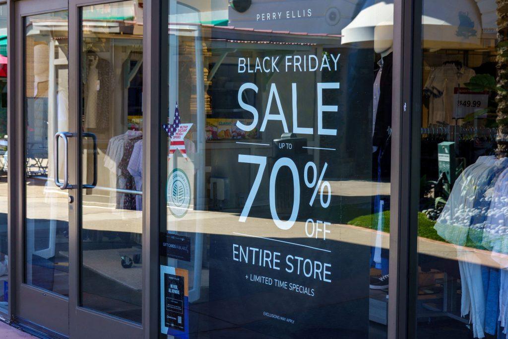 Black Friday: Πολυκοσμία χωρίς κατανάλωση – Ποιοι κάνουν αγορές και ποιοι όχι