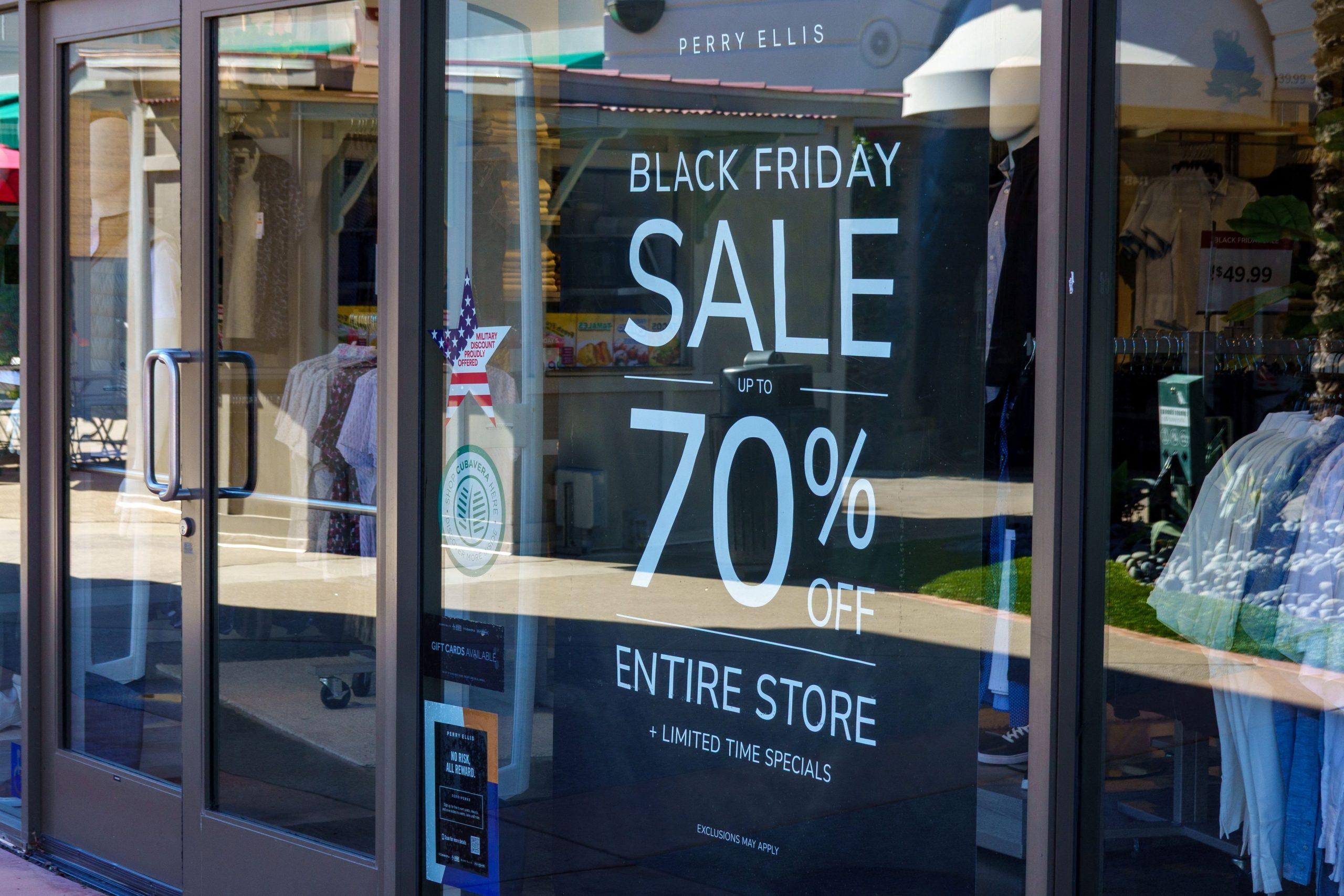 Black Friday: Πολυκοσμία χωρίς κατανάλωση – Ποιοι κάνουν αγορές και ποιοι όχι