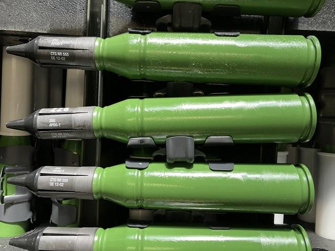 ΕΕ: Επενδύει περισσότερο στην ανάπτυξη «παραδοσιακών» όπλων παρά σε drones και τεχνητή νοημοσύνη