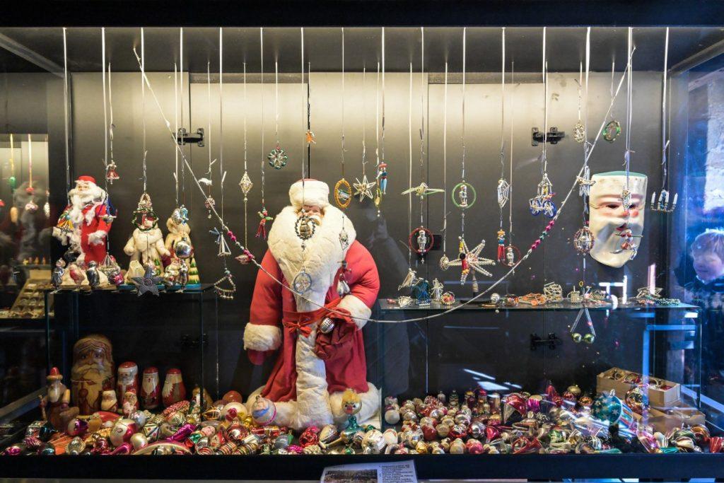 Η φρενίτιδα των… πρόωρων Χριστουγέννων