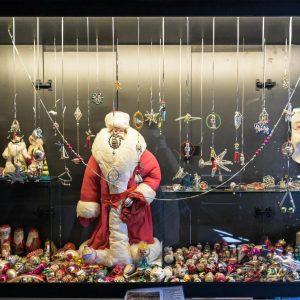 Η φρενίτιδα των… πρόωρων Χριστουγέννων