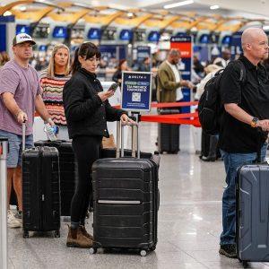 ΗΠΑ: Το κλείσιμο της κυβέρνησης μείωσε τα ταξίδια για την Ημέρα των Ευχαριστιών