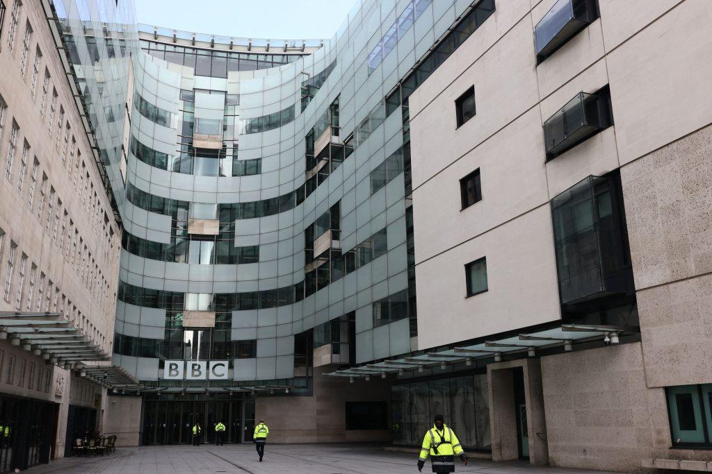 BBC: «Αποφασισμένο να πολεμήσει» την αγωγή για δυσφήμιση του Τραμπ