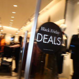 Black Friday: Πώς ξεκίνησε το τετραήμερο εκπτώσεων – Το ωράριο