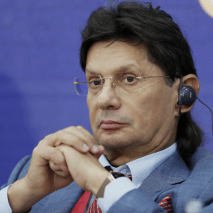 Lukoil: Ο συνιδρυτής της πουλάει πίσω το μερίδιό του – Τι αλλάζει για τον ρωσικό κολοσσό