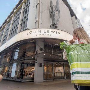 John Lewis: Γυρίζει σελίδα με premium στρατηγική