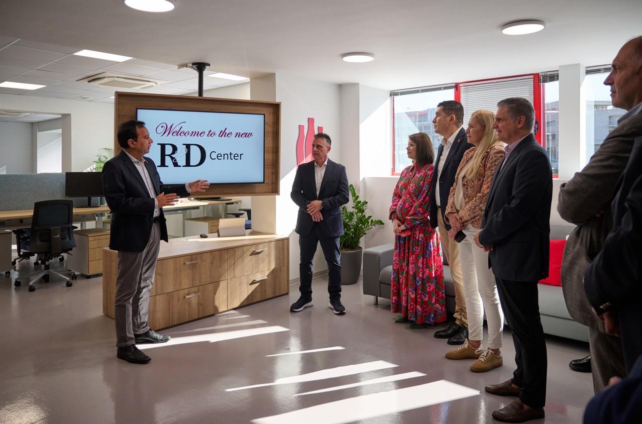 Coca-Cola: Eπενδύει 350.000 ευρώ σε Κέντρο Έρευνας & Ανάπτυξης