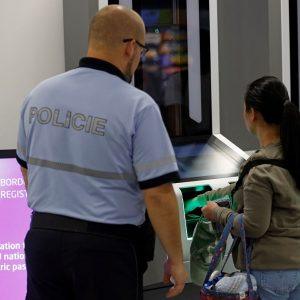 EE: Πιο αυστηροί οι κανόνες για την είσοδο σε Ρώσους