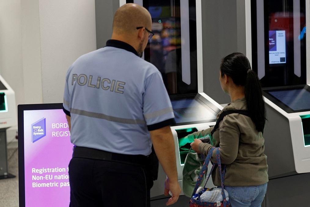 EE: Πιο αυστηροί οι κανόνες για την είσοδο σε Ρώσους