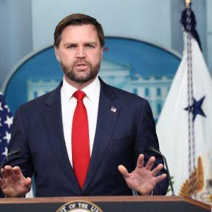 Τζέι Ντι Βανς: «Φαντασίωση» η νίκη της Ουκρανίας