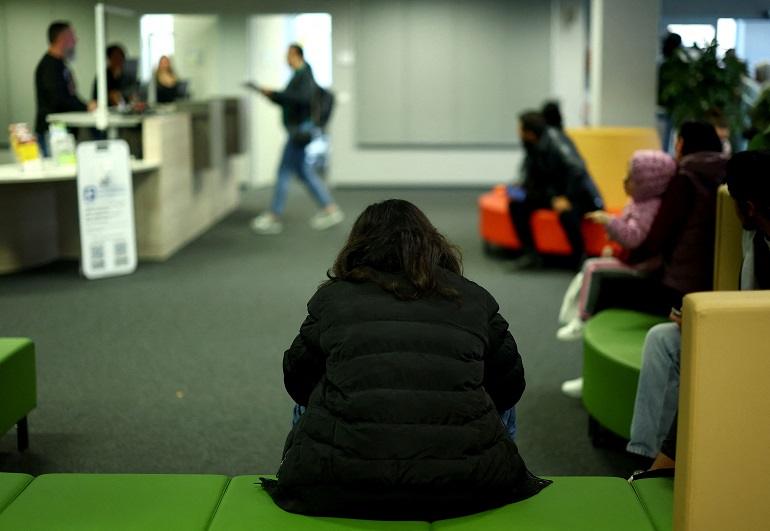 Βρετανία: Χωρίς εργασία ενα εκατομμύριο νέοι – Στο 4,8% η ανεργία