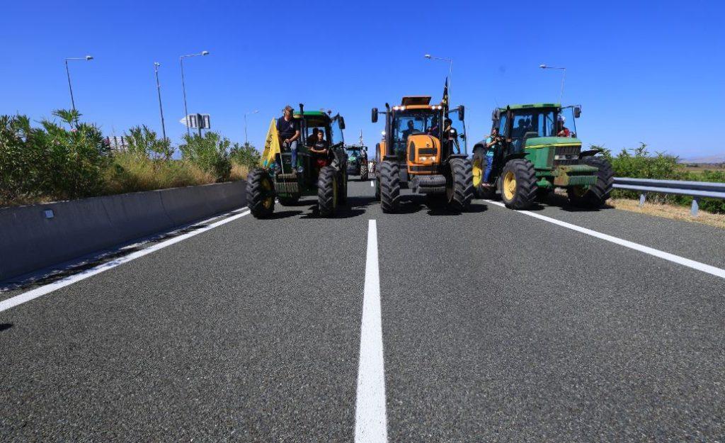 Farmers Across Greece Plan Roadblocks and Port Actions Starting 30 November