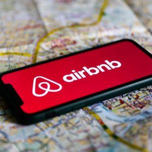 Airbnb: Πρόταση για σύσταση ταμείου για τη στεγαστική κρίση [πίνακας]