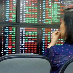 Ασιατικά χρηματιστήρια: «Βουτιά» έφερε το ιστορικό γύρισμα της Wall Street