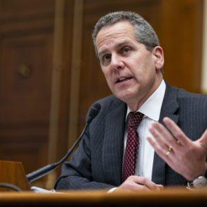 Μπαρ (Fed): Η τεχνητή νοημοσύνη θα μεταμορφώσει τις οικονομίες, αν και τα αποτελέσματα θα ποικίλουν