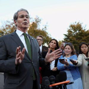 Μπέσεντ: Το «μέρισμα» 2.000 δολαρίων του Tραμπ μπορεί να προέλθει από μειώσεις φόρων