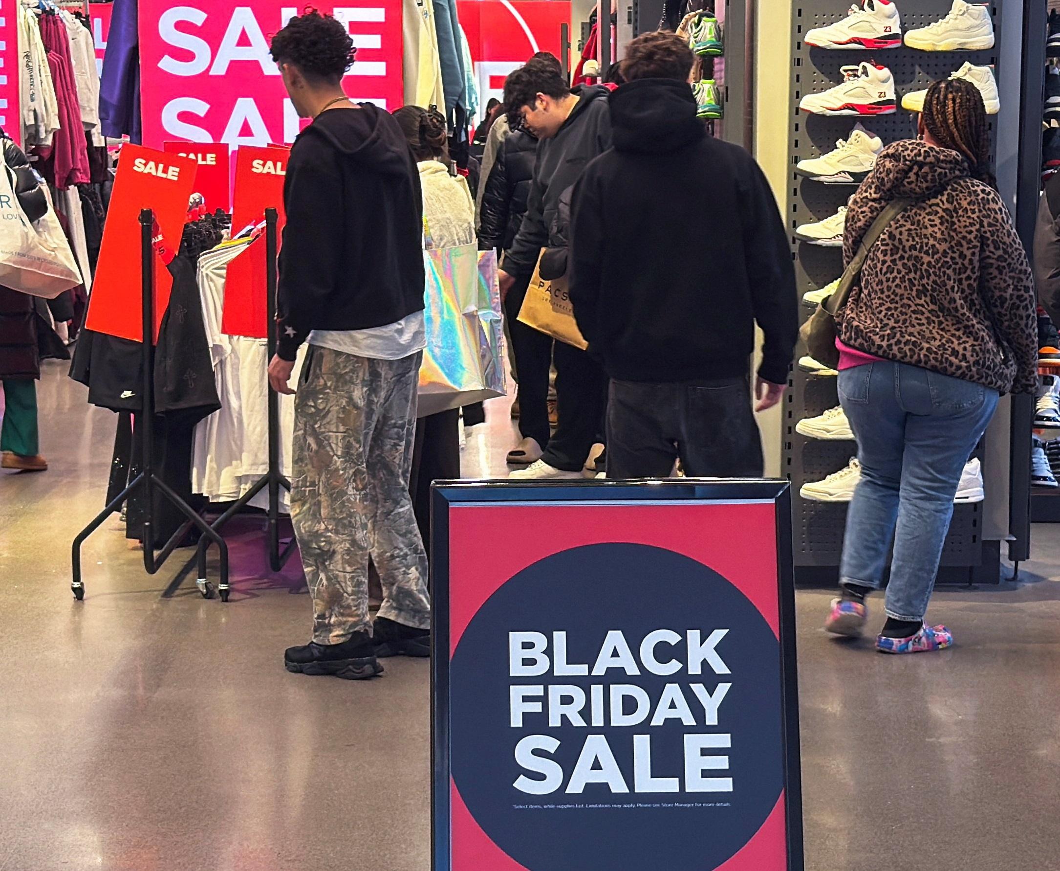 Black Friday: Τζίρος 11,8 δισ. δολάρια στις online αγορές και ρεκόρ στις ΗΠΑ