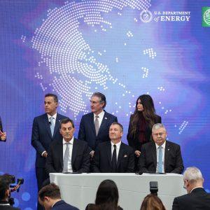 FT: Η Ελλάδα εμβαθύνει τους ενεργειακούς δεσμούς με τις ΗΠΑ