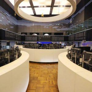 Ευρωπαϊκά χρηματιστήρια: Μικτά πρόσημα στις αγορές – Παραμένουν οι ανησυχίες για την ΑΙ