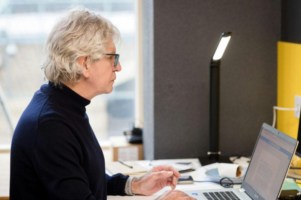 Εργαζόμενοι συνταξιούχοι: Το λάθος που κοστίζει έως 100 ευρώ τον μήνα