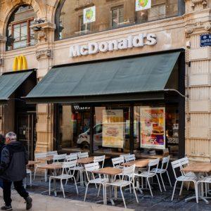 Γαλλία: Συζητά την διπλή φορολόγηση των fast food