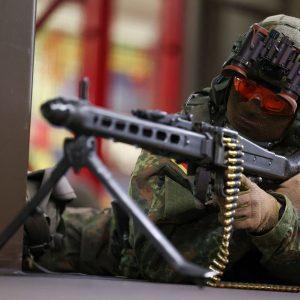 Politico: Το σχέδιο αποτροπής της Ρωσίας με διασπορά στρατού και όπλων σε όλη την Ευρώπη