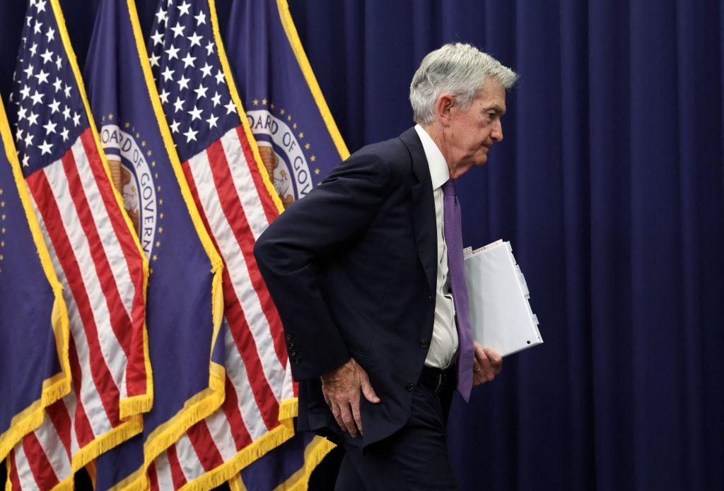 Fed: «Τέλος εποχής» για τη συναίνεση επί Τζερόμ Πάουελ στα επιτόκια